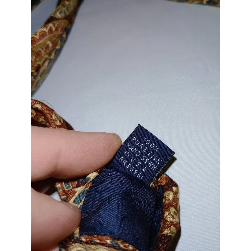 Burberrys of London Paisley Artistic Geomtric Arches 100% Silk Classic Neck Tie